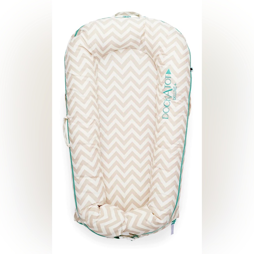 DockATot Deluxe+ Cover, Silver Lining (Chevron)